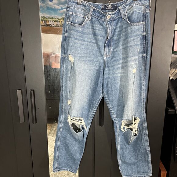 Hollister Ultra High Rise Mom Jean Vintage Stretch Distressed Size 12R Jeans - Picture 1 of 6